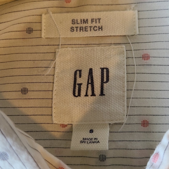 Gap patterned, long-sleeve button down - Picture 3 of 3